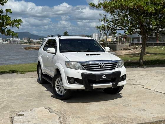 TOYOTA HILUX SW4 3.0 SRV 4X4 16V TURBO INTERCOOLER DIESEL 4P AUTOMÁTICO